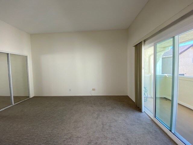 Building Photo - 423 2nd St