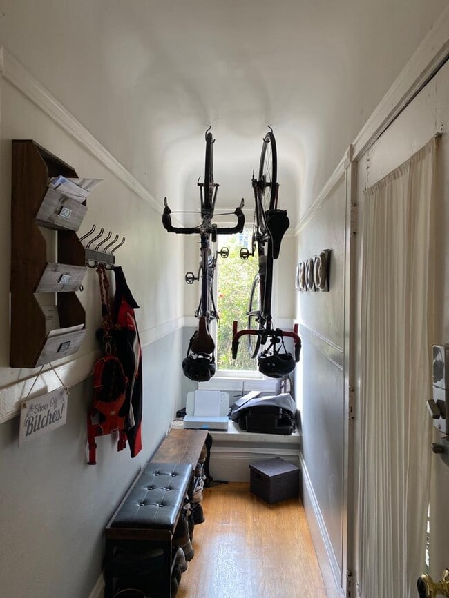 Building Photo - 19 Sharon St