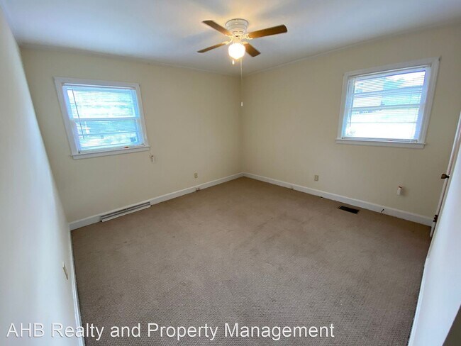 Building Photo - 3 br, 2 bath House - 209 Meadowbrook Dr.