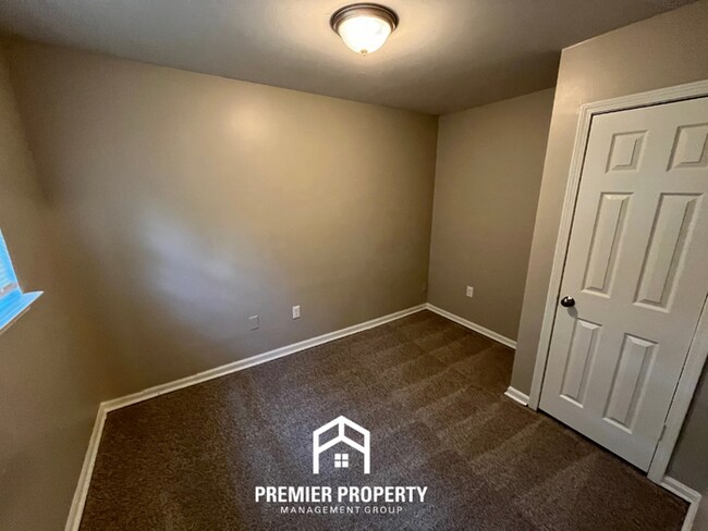 Building Photo - Charming 4BR/1BA Southwest Memphis Home | Vaulted High Ceilings & Large Fenced Yard