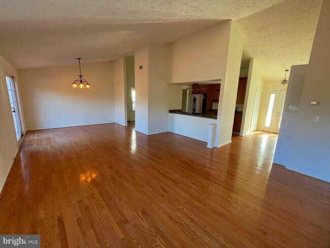 Building Photo - 10293 Woodmont Ct