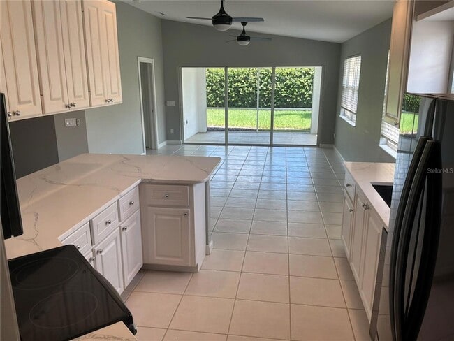 Building Photo - 5796 Ivrea Dr