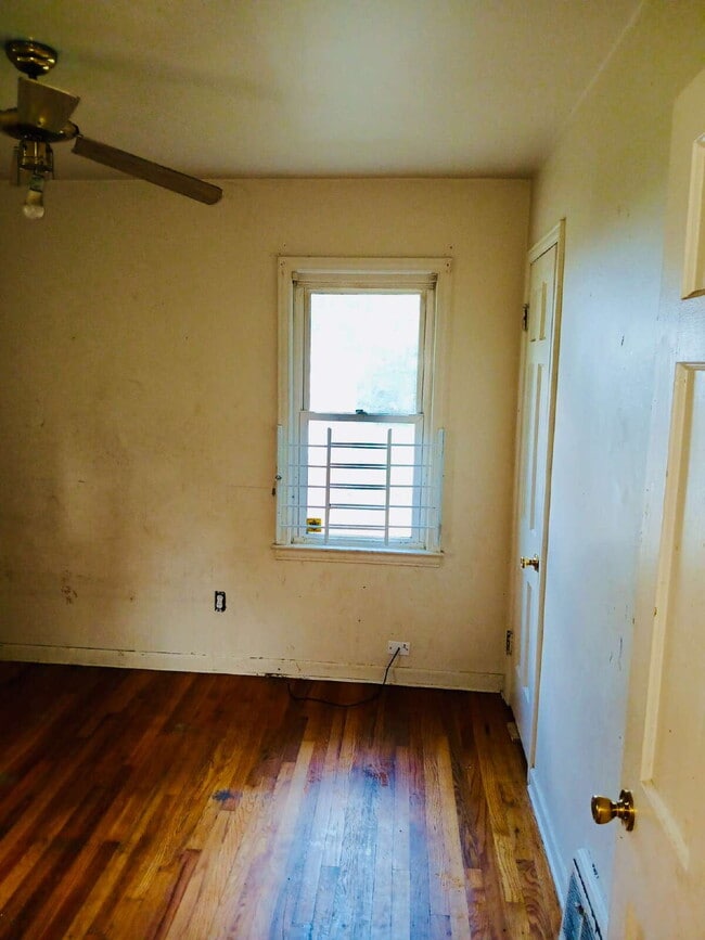 Building Photo - Charming 3-Bed, 2-Bath Gem on Woodbine Street – Cozy Comfort in 850 Sq Ft!