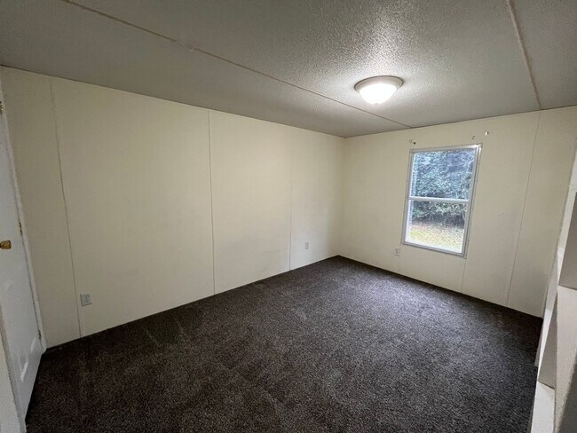 Building Photo - 3 Bedrooms, 2 Bathrooms - Mobile Home in West Rome!