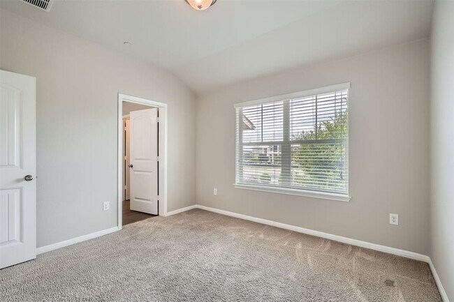 Building Photo - 516 E Slaughter Ln