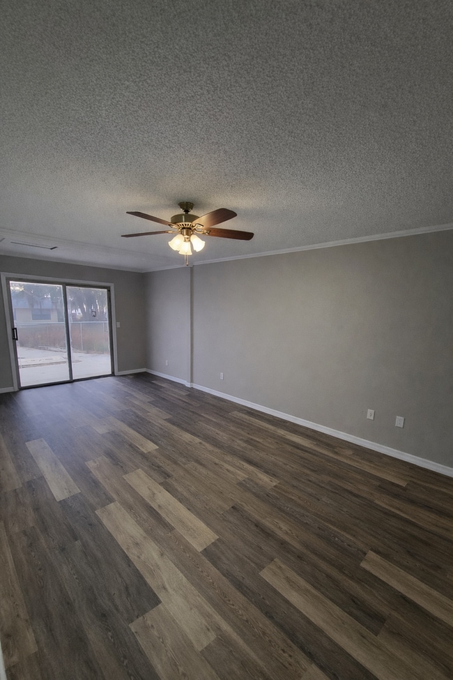 Building Photo - Fully Renovated 3 Bed / 2.5 Bath – 1,878 Sq Ft – 1/3 Acre -- Silver Springs Shores