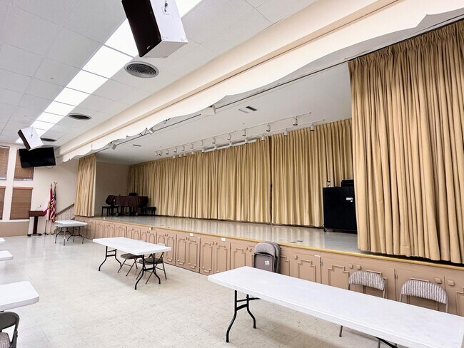 Building Photo - 620 Horizon W