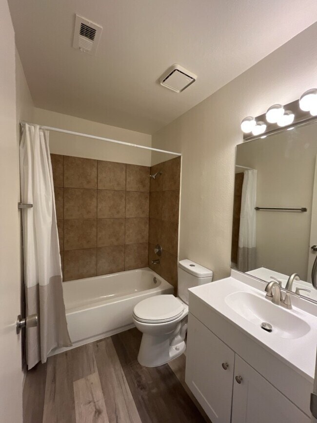 Building Photo - 2697 Aarondavid Dr