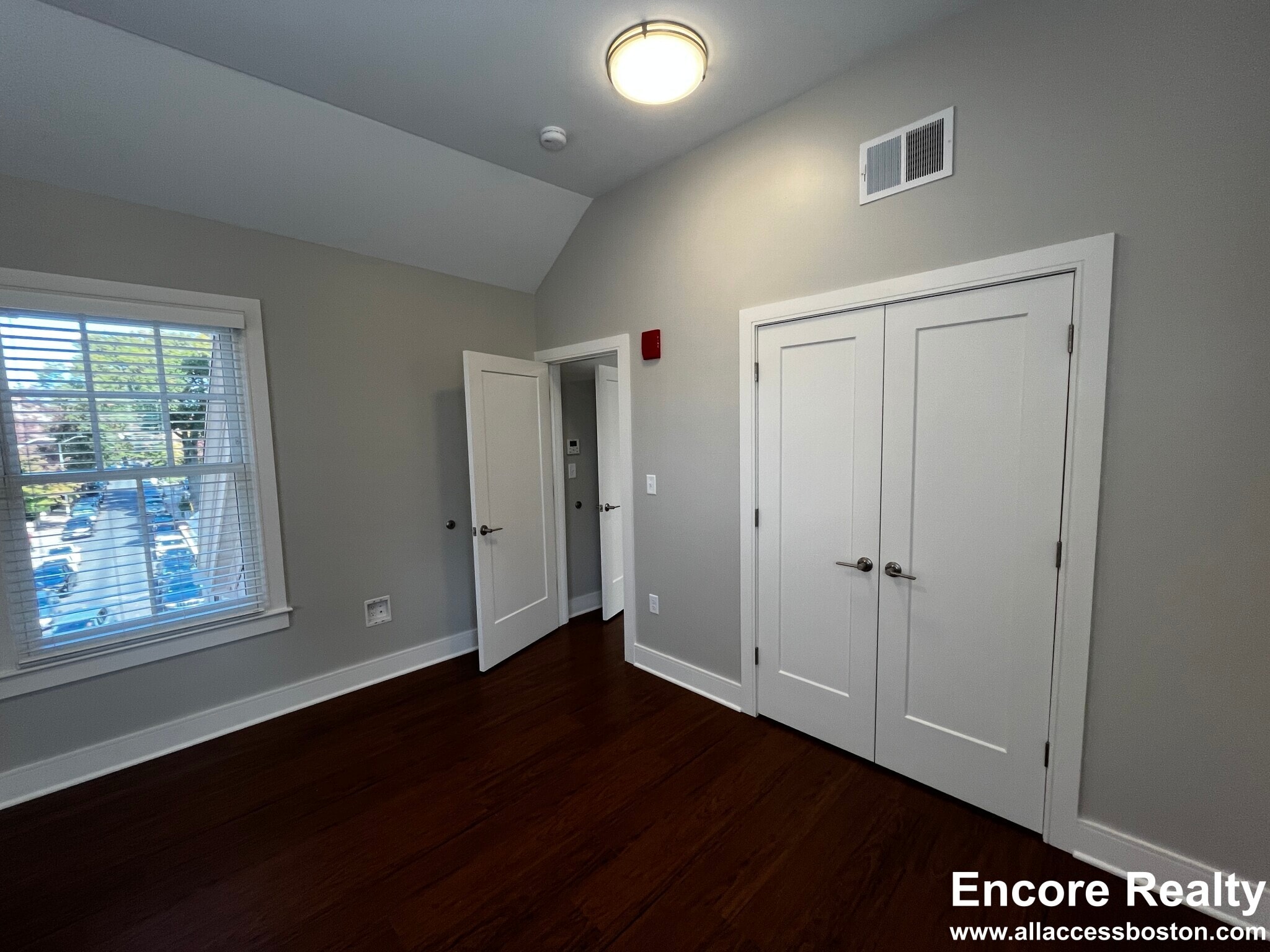 Building Photo - 390 Harvard St