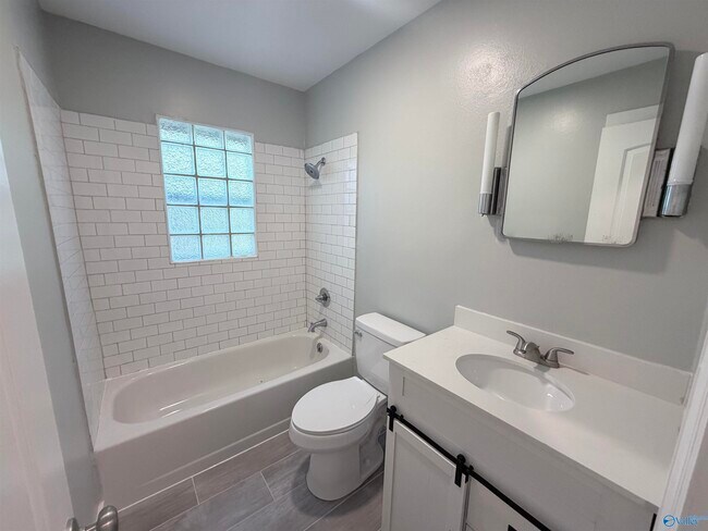 Building Photo - 1224 Halsey Ave NE