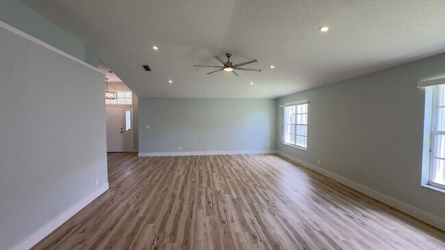 Building Photo - 13285 Opal Ln