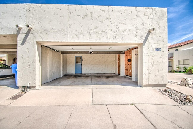 Building Photo - 7761 N 19th Dr