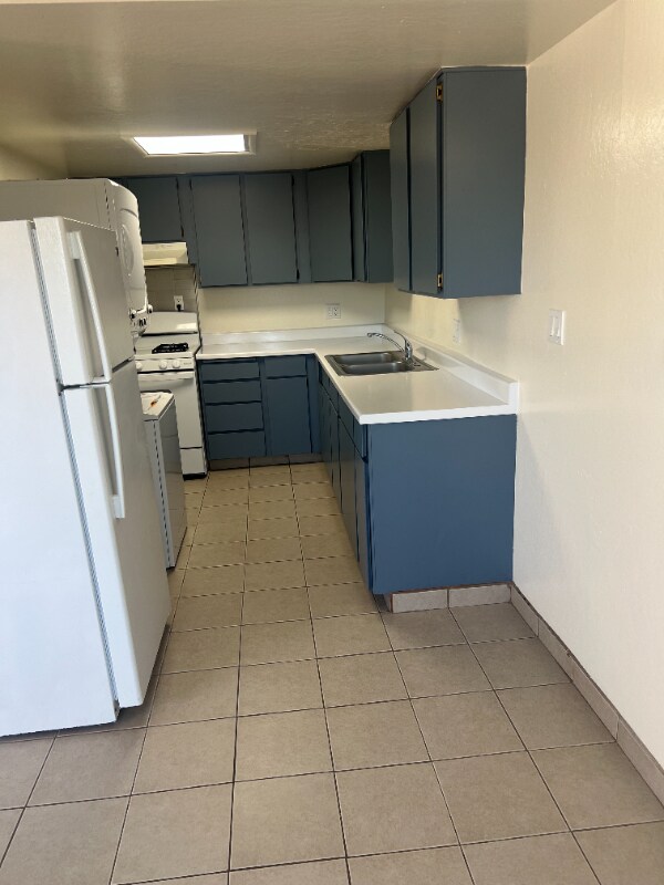 Building Photo - 240 Holly St