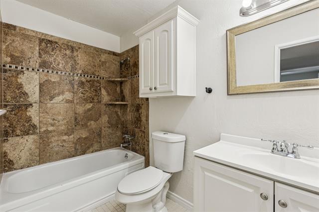 Building Photo - 918 Sleepy Hollow Dr