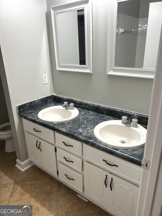 Building Photo - 141 Lakeside Dr