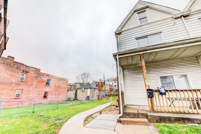 Primary Photo - 615 E Warrington Ave