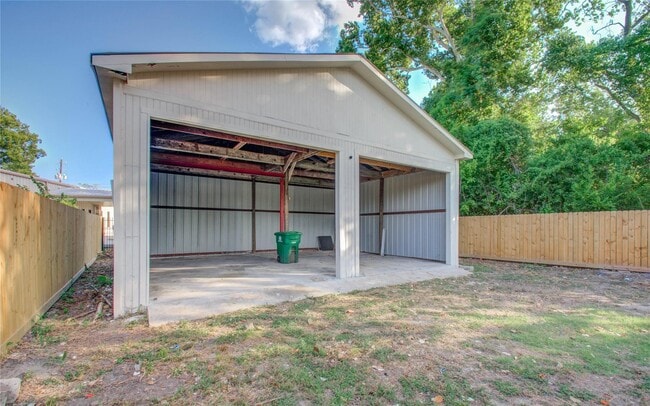 Building Photo - 1051 W Little York Rd