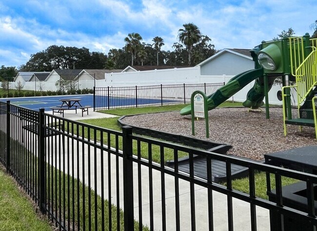 Building Photo - 37722 Leafside Ln