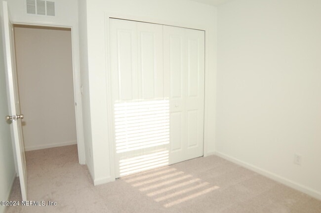 Building Photo - 689 Holly Lks Dr