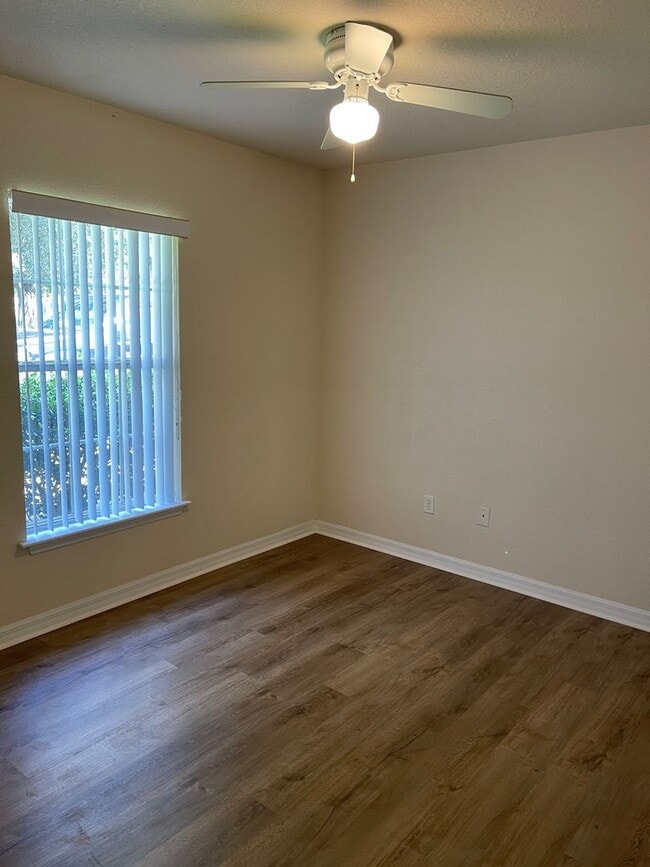 Building Photo - Spacious 2 Bedroom/2 Bathroom