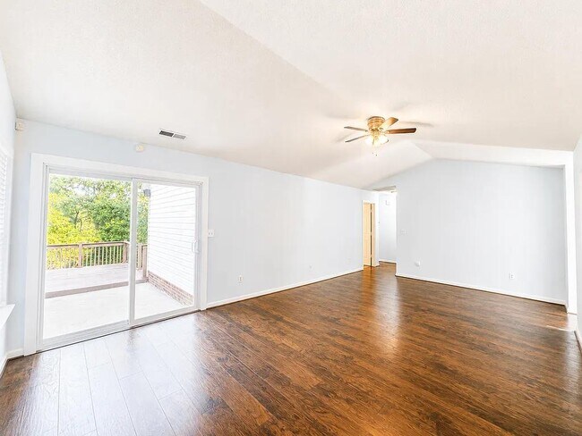 Building Photo - 9 Green Oak Dr