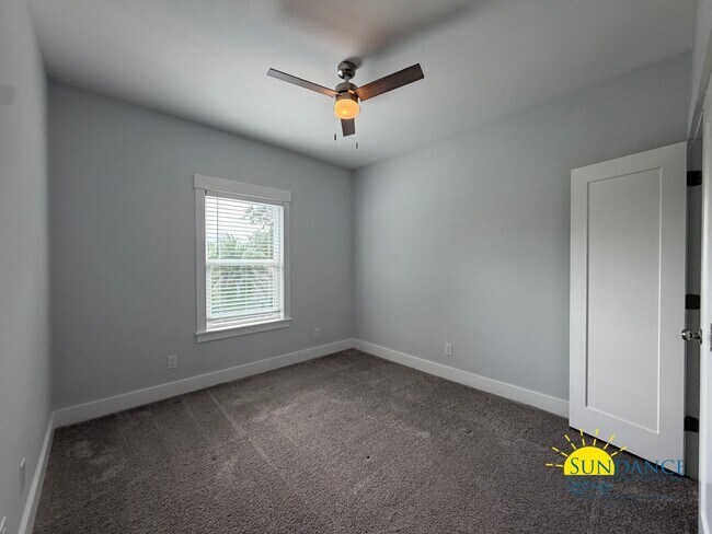 Building Photo - Gorgeous 2 Story 4 Bedrooms Townhome in Fort Walton Beach!