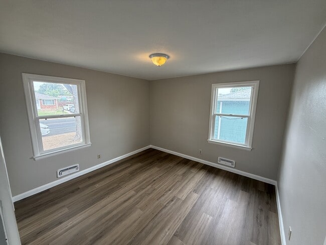 Building Photo - 820 35th Ave Ct