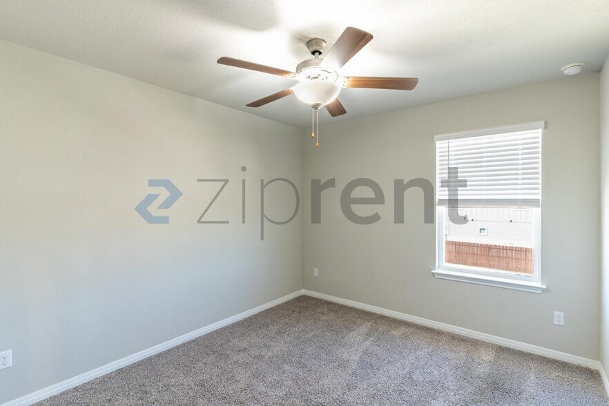 Building Photo - Unit