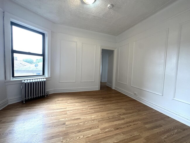 Building Photo - 117 Corbin Ave