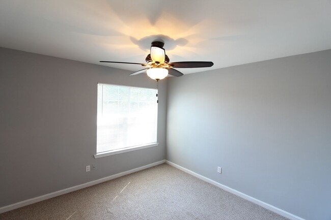 Building Photo - Helena Beauty!!  3BR 2.5BA - You will LOVE IT!!