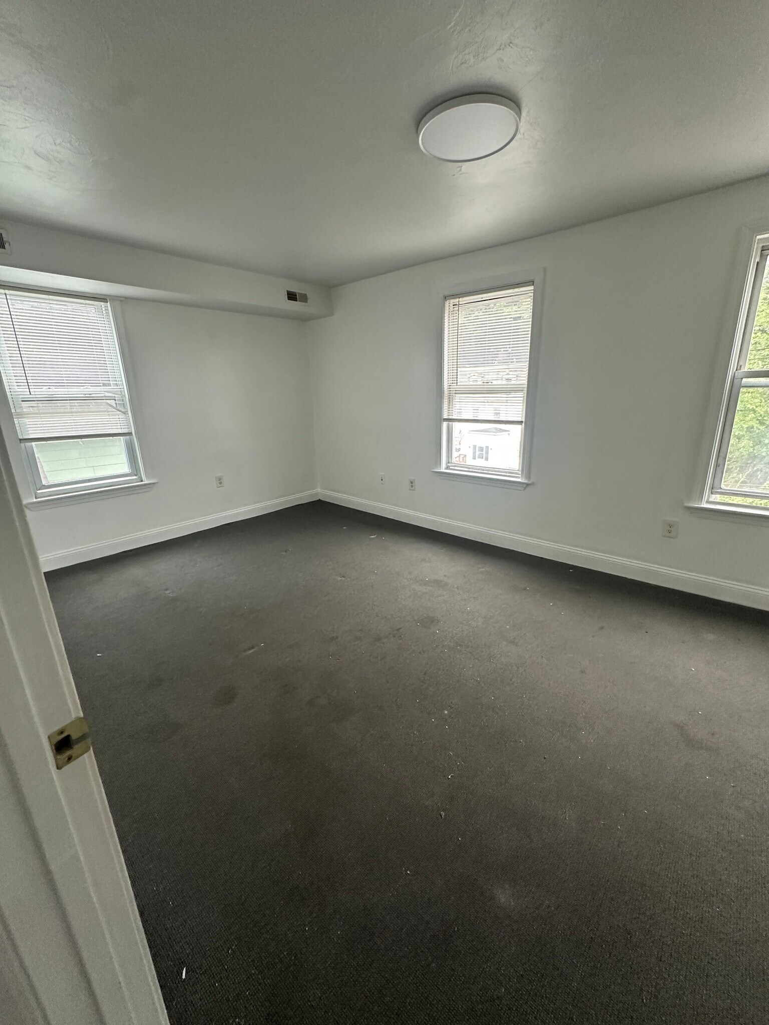 Building Photo - 48 Lunenburg St