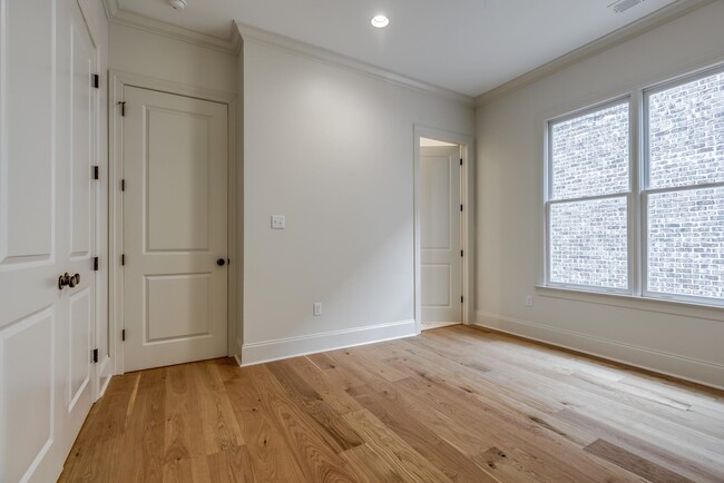 Building Photo - 455 Oma Cove