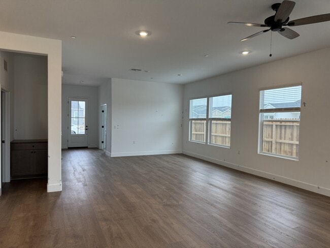 Building Photo - 7419 Castle Dr