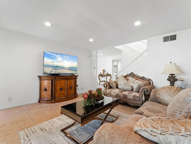 Building Photo - 13 Heather Hill Ln