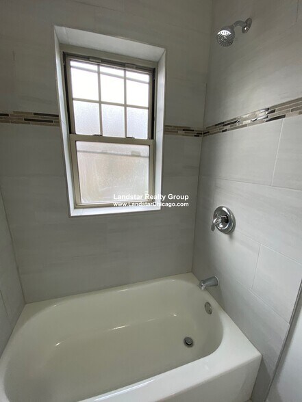 Building Photo - 732 Reba Pl