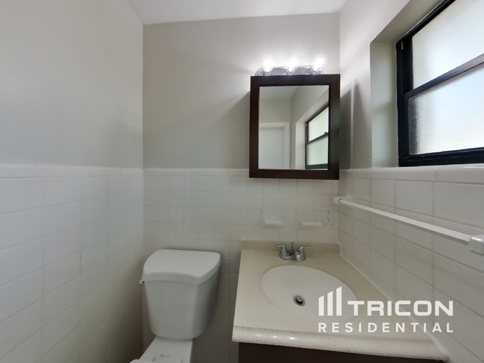 Building Photo - 357 Banyan Dr
