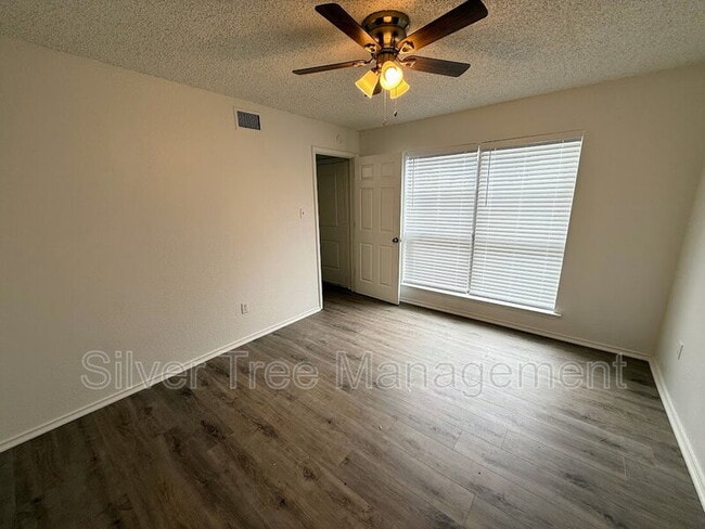 Building Photo - 2326 Summer Pl Dr