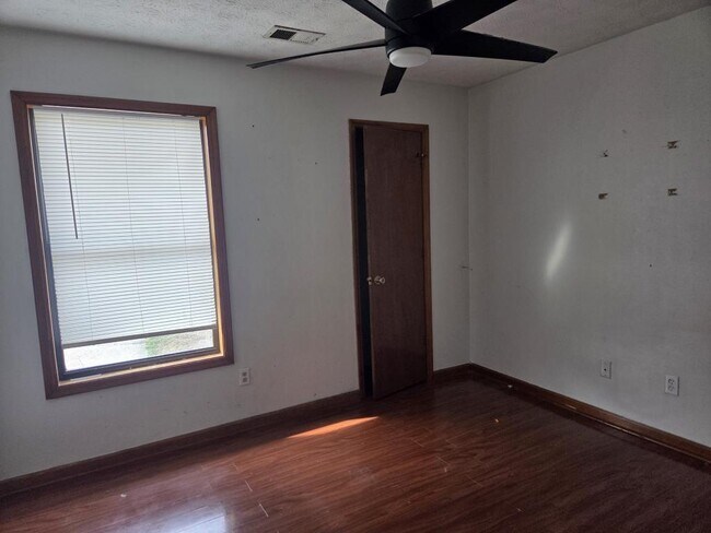 Building Photo - 5625 Princeton Oaks Dr