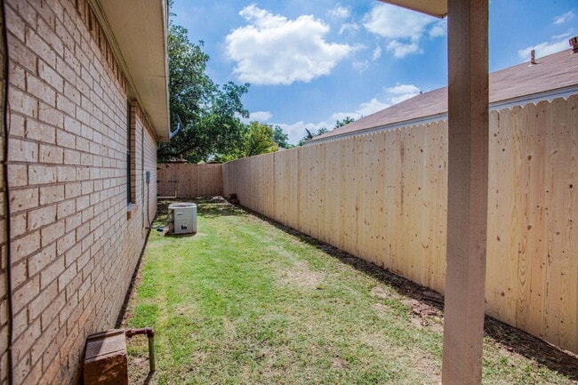 Building Photo - 6803 Iola Ave