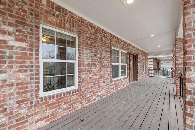 Building Photo - 1401 Wood Ave
