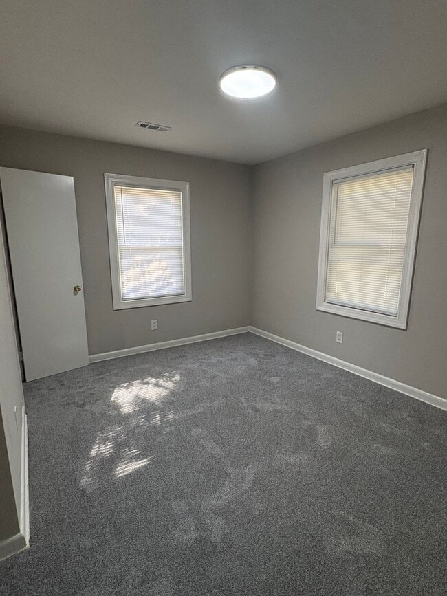 Building Photo - Spacious 2bedroom House  ($500.00 0ff The ...