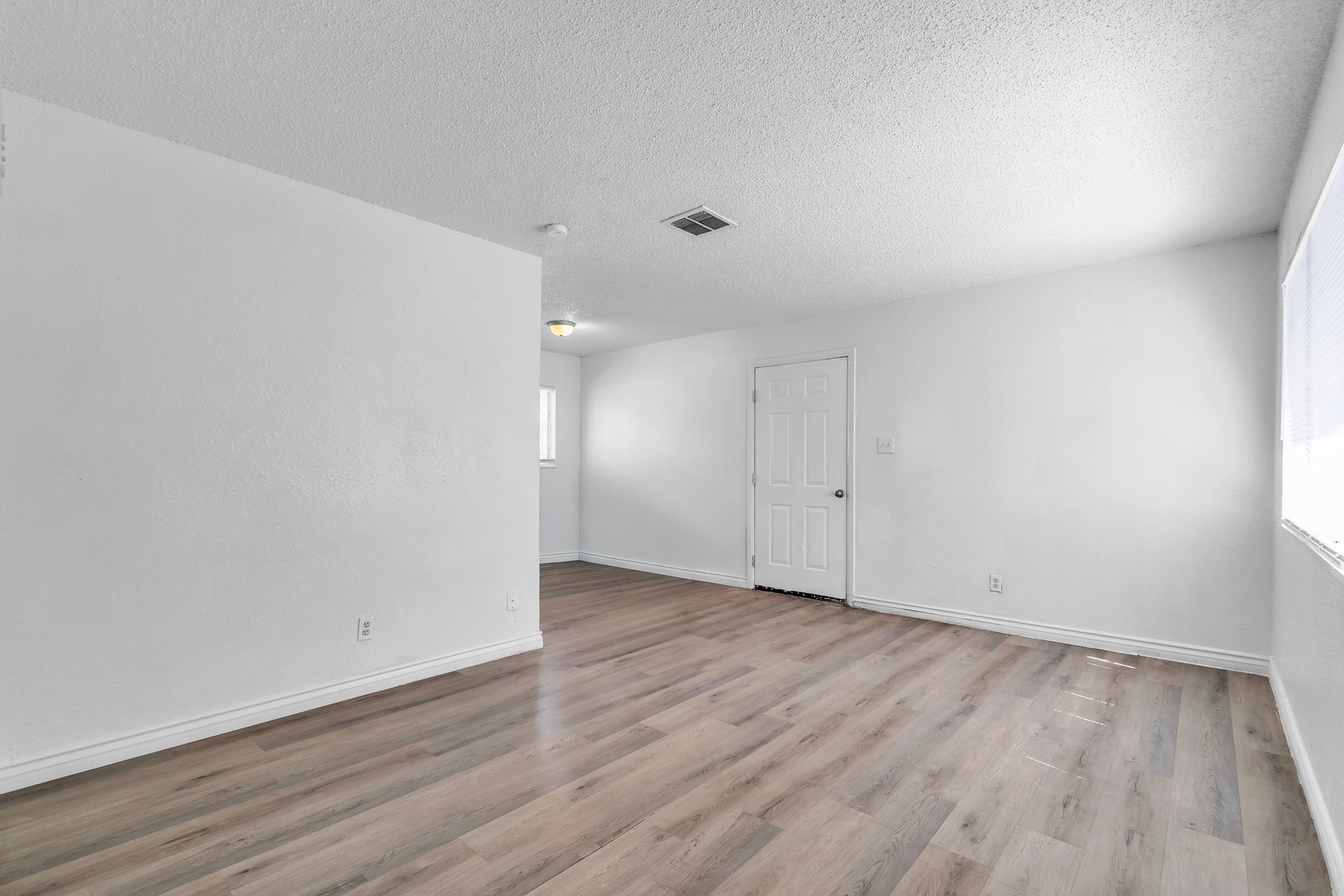 Building Photo - 2508 E Mesquite Ave