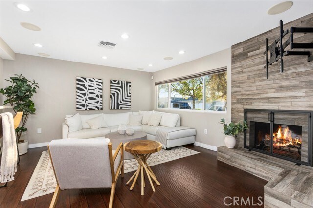 Building Photo - 1377 Hazelwood Pl