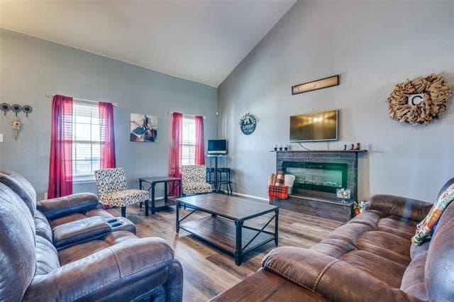 Building Photo - 414 Plum Dr