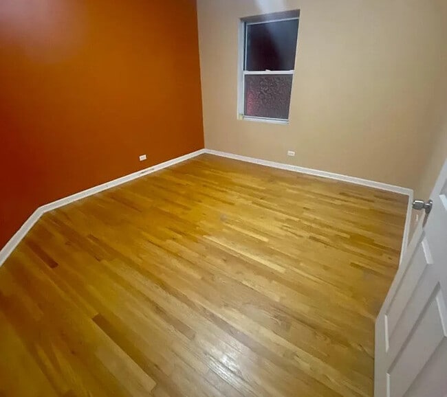 Building Photo - 3906 W Belmont Ave