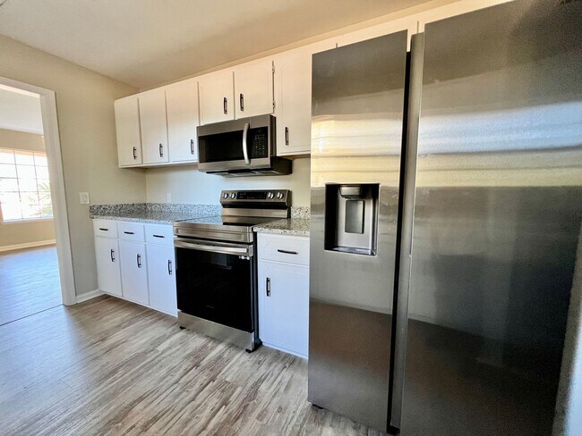 Building Photo - COMING MID-MAY 2026! (Pet Friendly)