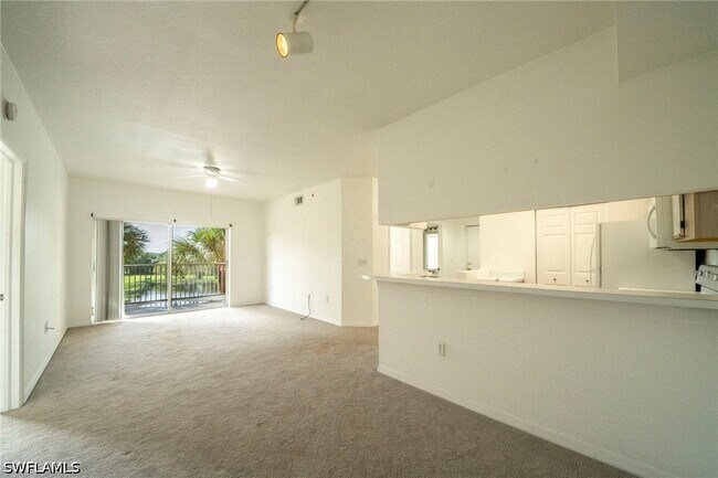 Building Photo - 6400 Aragon Way