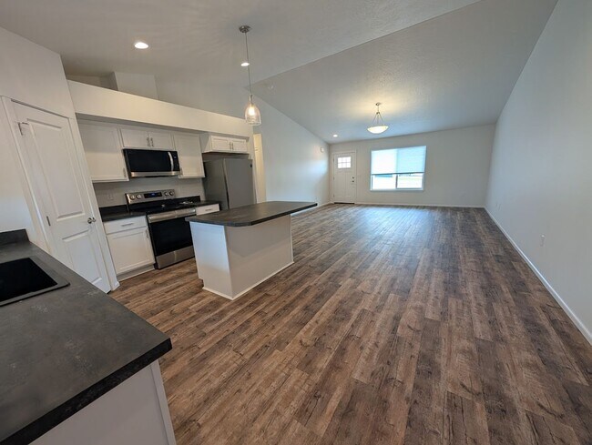 Building Photo - Glacier Duplex