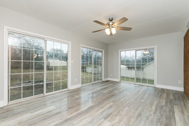 Building Photo - Beautiful Donelson Home in Great Location ...