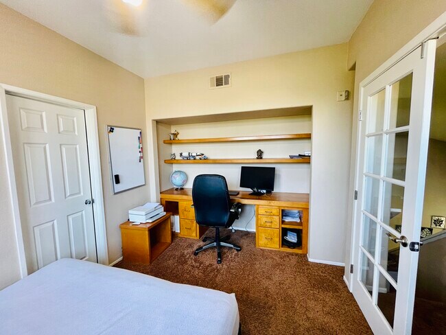 Building Photo - 3201 Aspen Grv